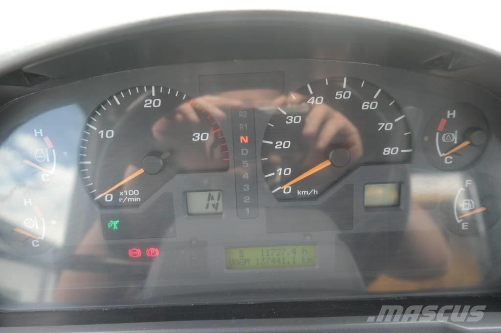 Komatsu HM 300-2 鉸接式起吊車