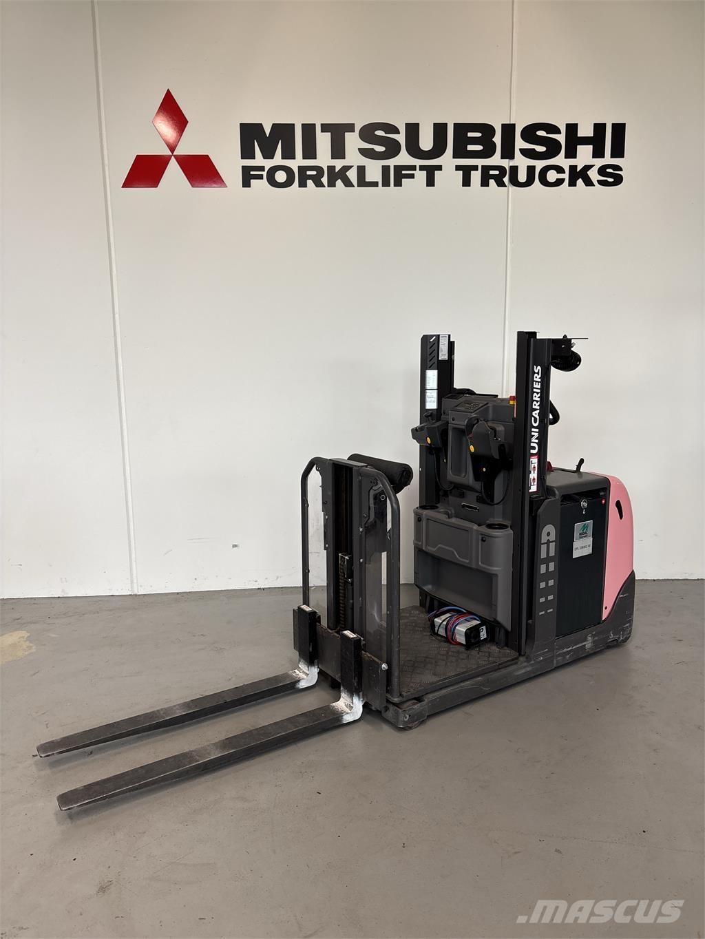 UniCarriers EPL100 低架裝載機