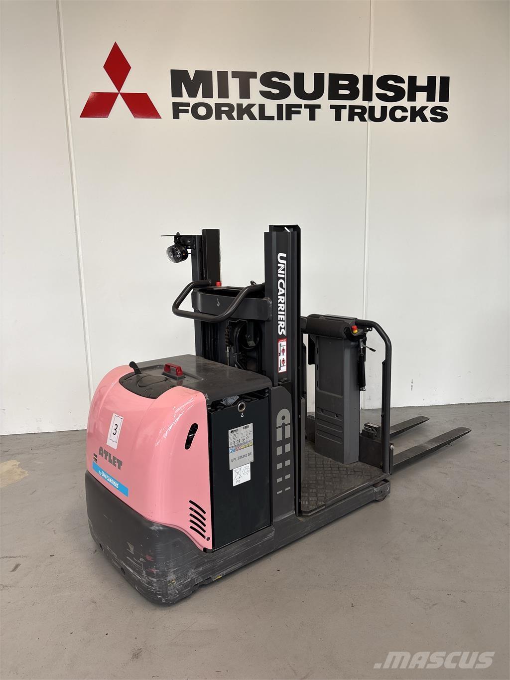 UniCarriers EPL100 低架裝載機