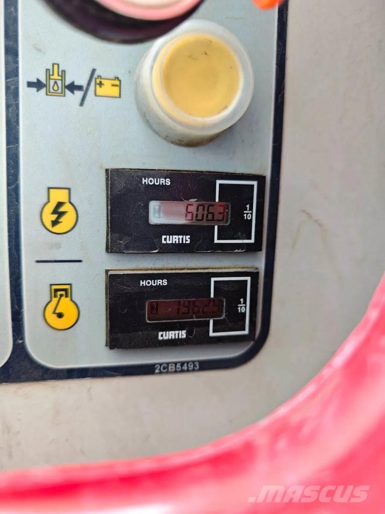 Dino 220 XTC 2 曲臂高空作業車