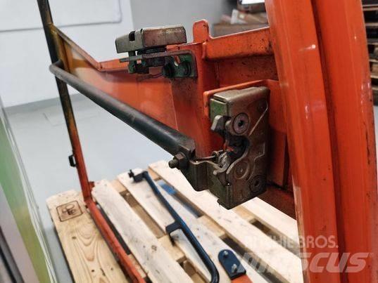 JLG 307 door 駕駛室與內部