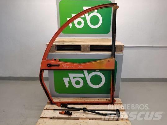JLG 307 door 駕駛室與內部
