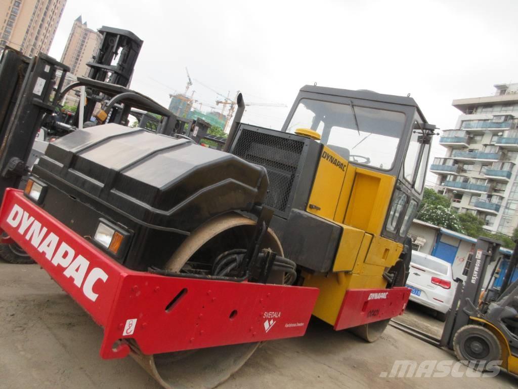 Dynapac CC421 雙輪滾壓機