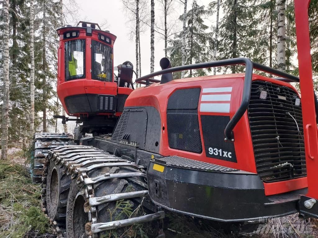 Komatsu 931 XC 收穫機