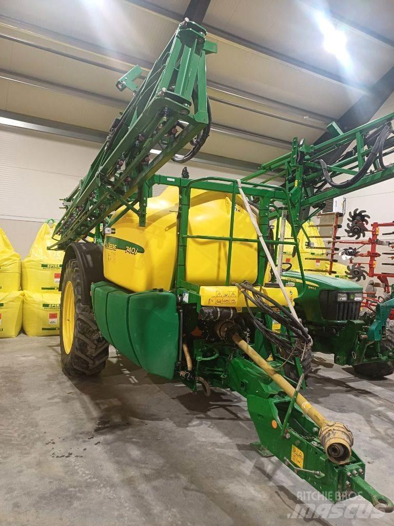 John Deere 740 i 牽引式噴霧機