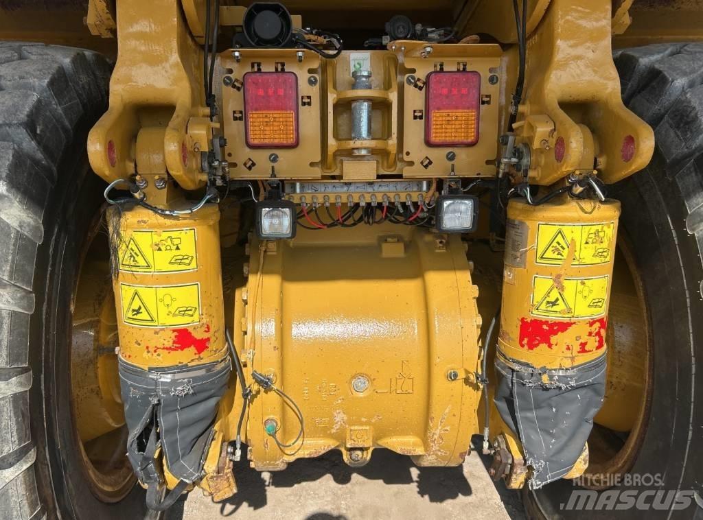 CAT 770 G 鉸接式起吊車