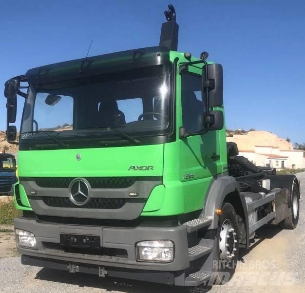 Mercedes-Benz 1829 起重可拆卸式卡車
