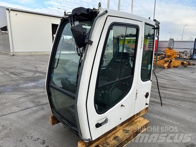 Liebherr R 317 CAB 駕駛室與內部