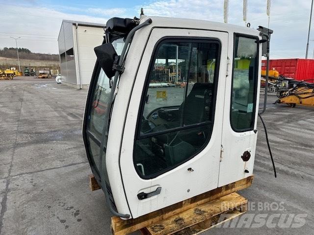 Liebherr R 317 CAB 駕駛室與內部
