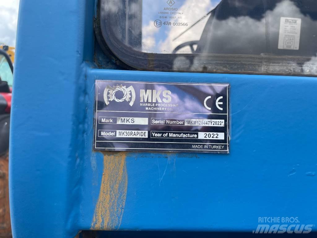 MKS MK30 伸縮臂操作車