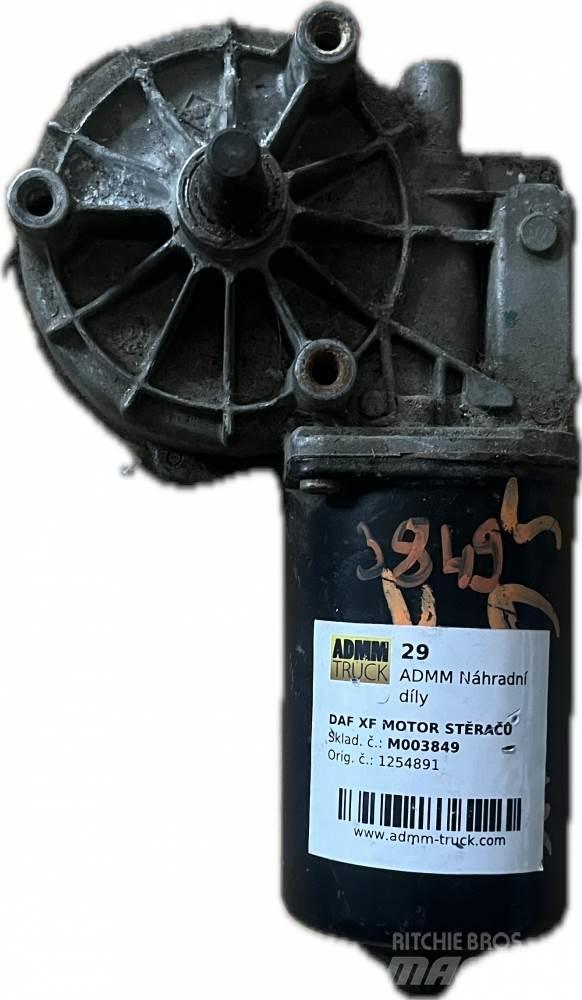 DAF XF MOTOR STĚRAČŮ 引擎/發動機
