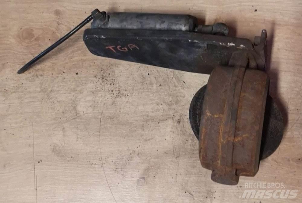 MAN TGA MOTOROVÁ BRZDA 引擎/發動機