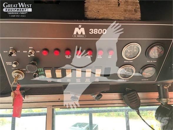 Madill 3800 鉗式裝載機
