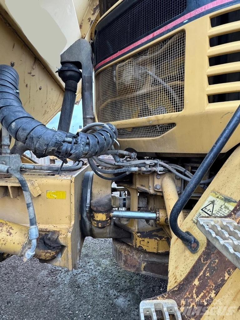 CAT 730 鉸接式起吊車