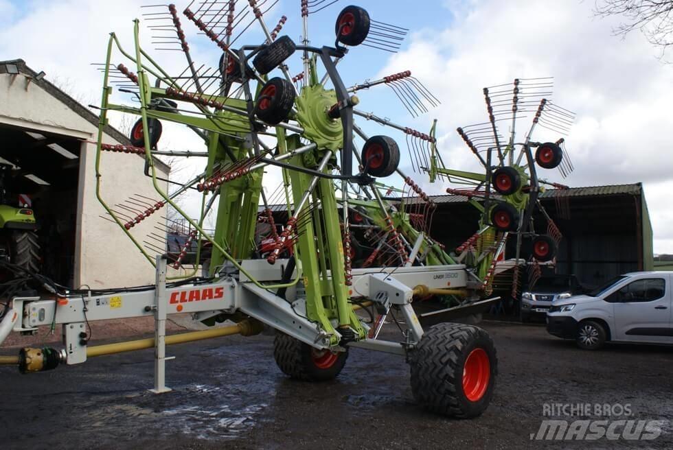 CLAAS Liner 3600 耙與翻草機