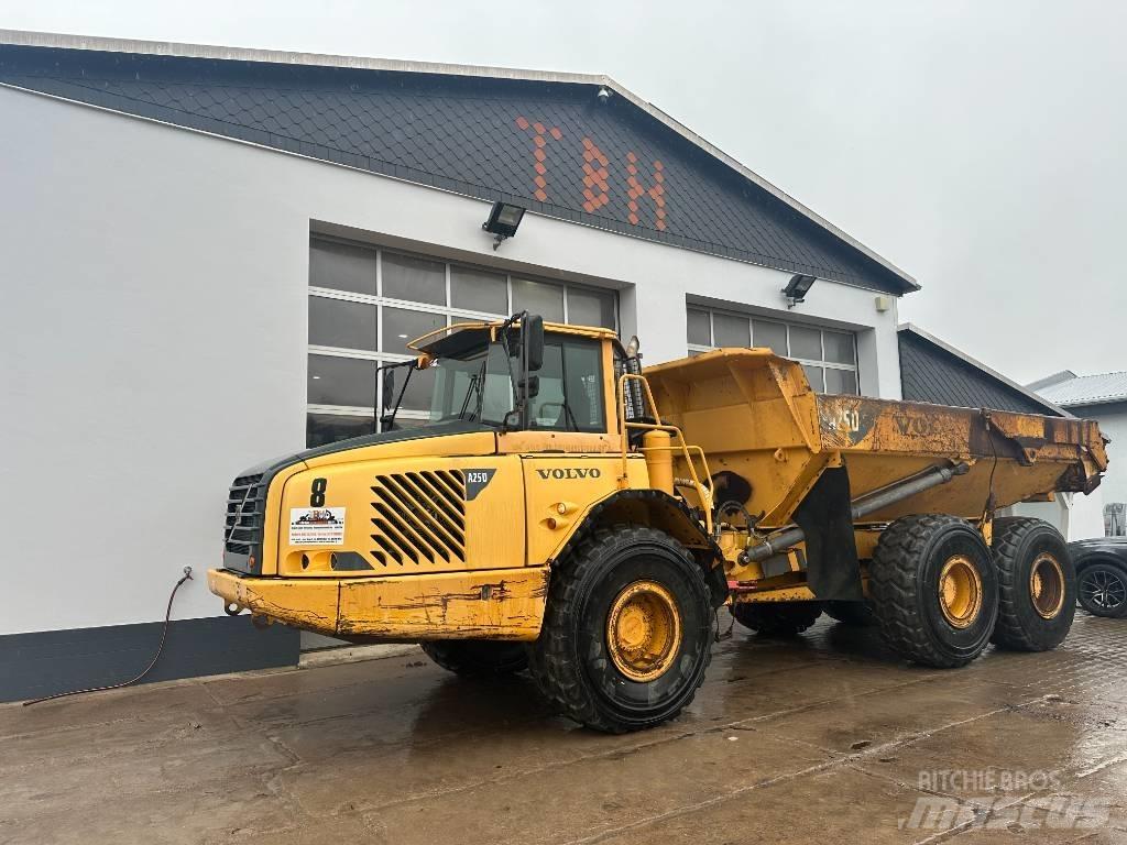 Volvo A 25 D Nr.8 鉸接式起吊車