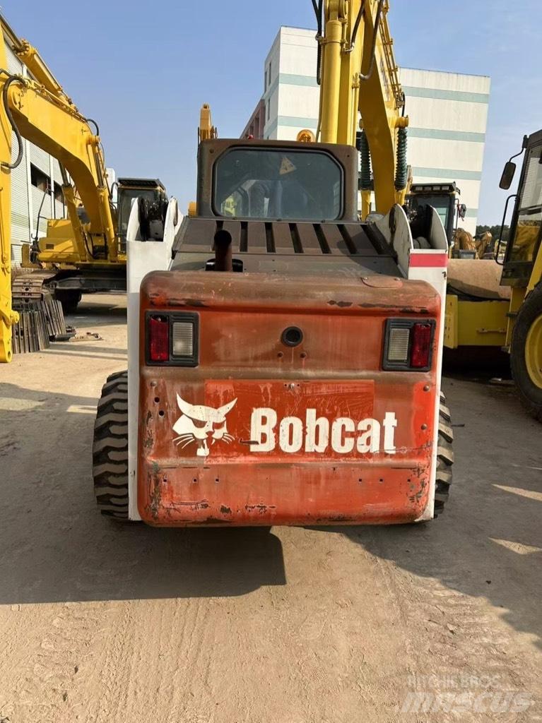 Bobcat S 220 滑移轉向裝載機