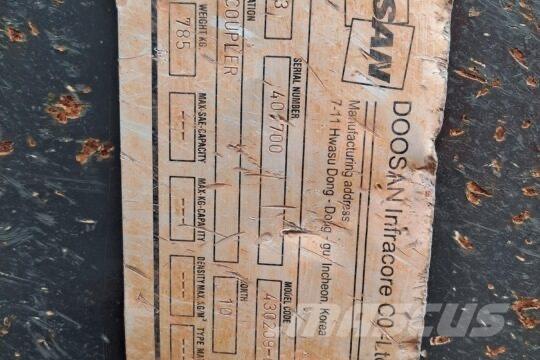 Develon Hitch 小型挖土機/掘鑿機<7t(小型挖掘機)