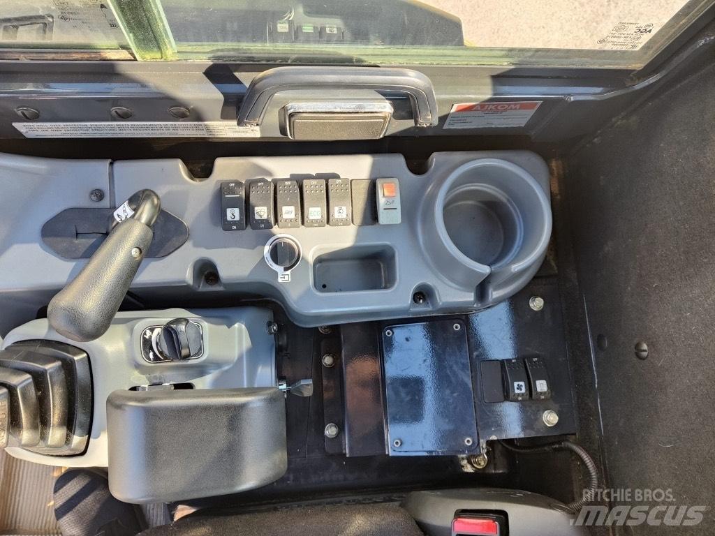 Yanmar ViO33-6 小型挖土機/掘鑿機<7t(小型挖掘機)