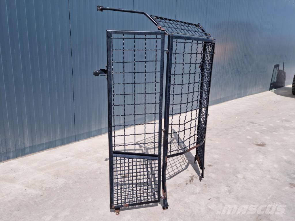 CAT 938K / 938M 駕駛室與內部