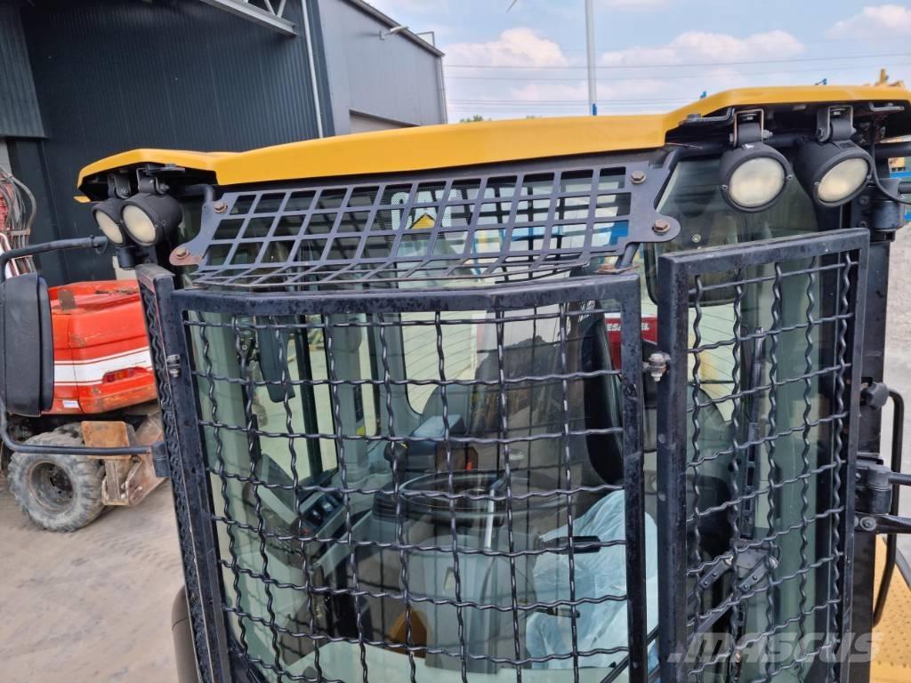 CAT 938K / 938M 駕駛室與內部