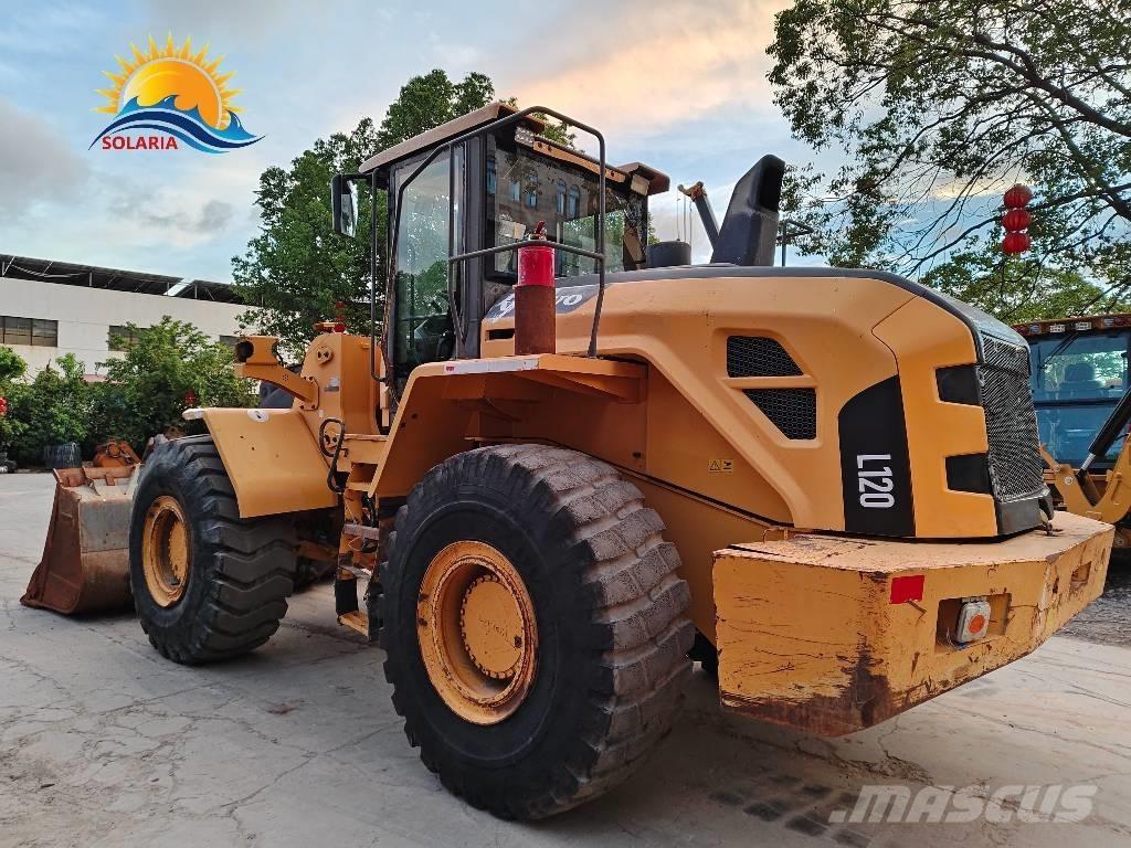 Volvo L 120 輪胎式裝載機