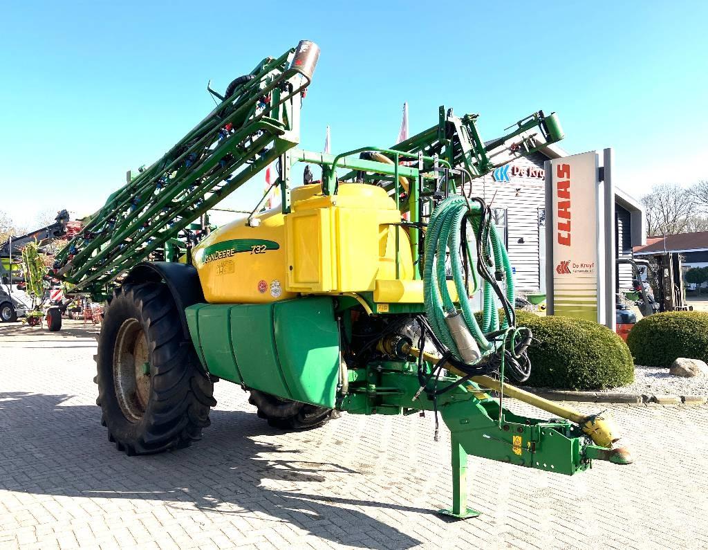 John Deere 732 牽引式噴霧機