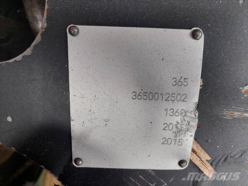 Komatsu 365.1 收穫機頭