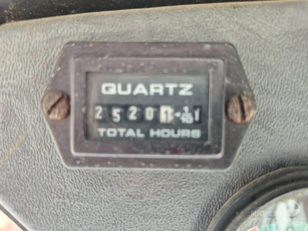 Bobcat 553 滑移轉向裝載機