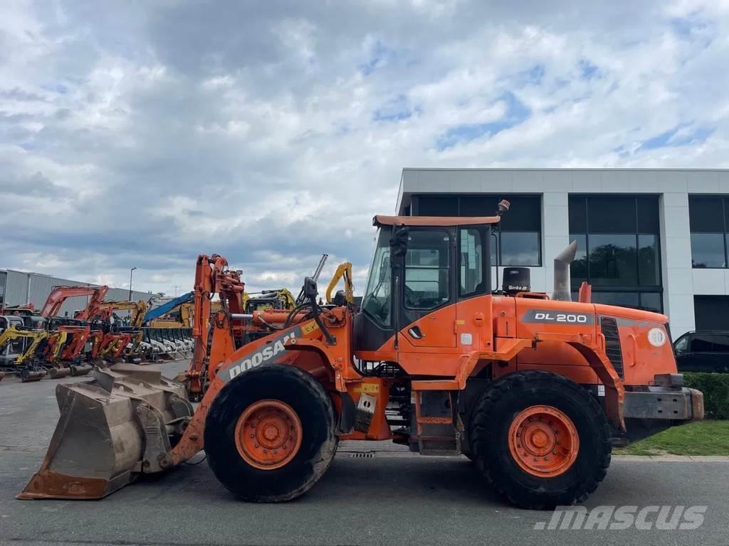 Doosan DL200-3 | A/C 輪胎式裝載機