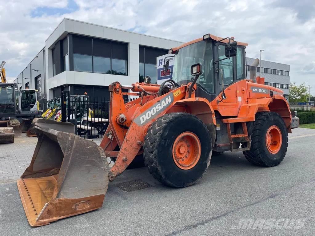 Doosan DL200-3 | A/C 輪胎式裝載機