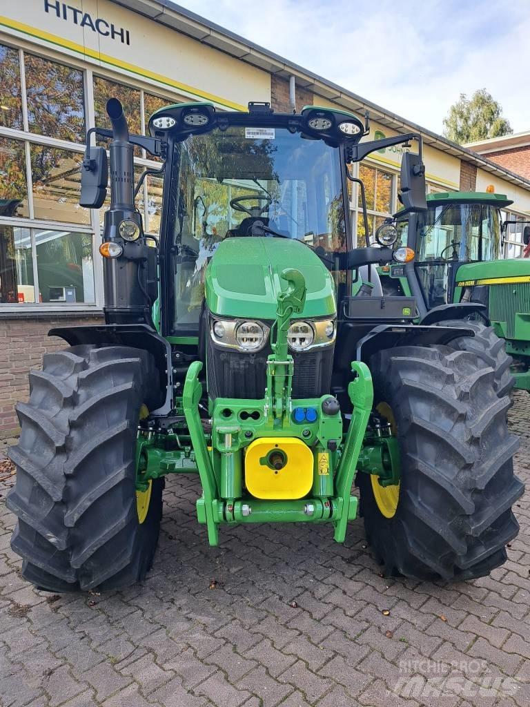 John Deere 6120M 曳引機