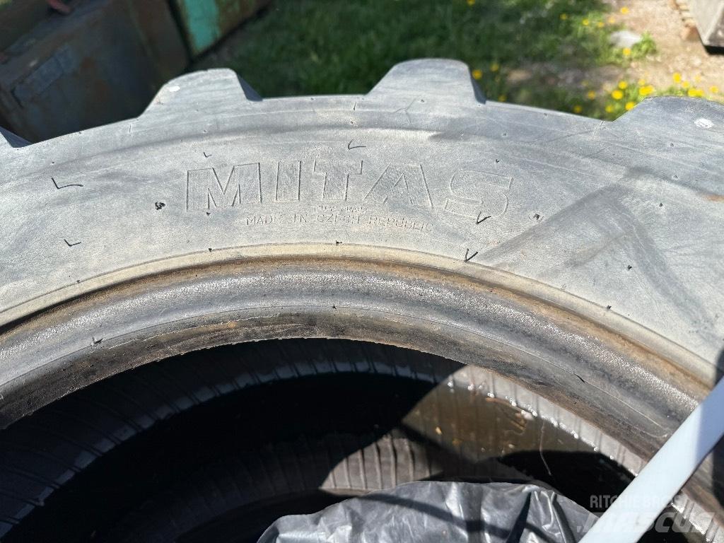 Mitas 405/70-20 輪胎、車輪和輪圈
