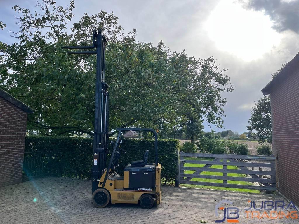 CAT EC25N 電動堆高機