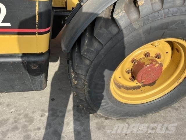 CAT TH62 農業用伸縮臂裝載機