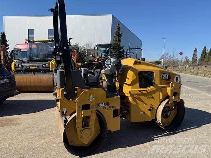CAT CB4.0 雙輪滾壓機