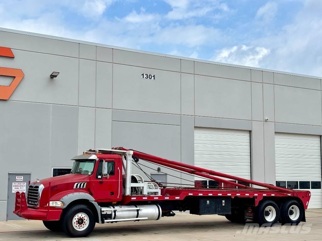 Mack GU813 救援車