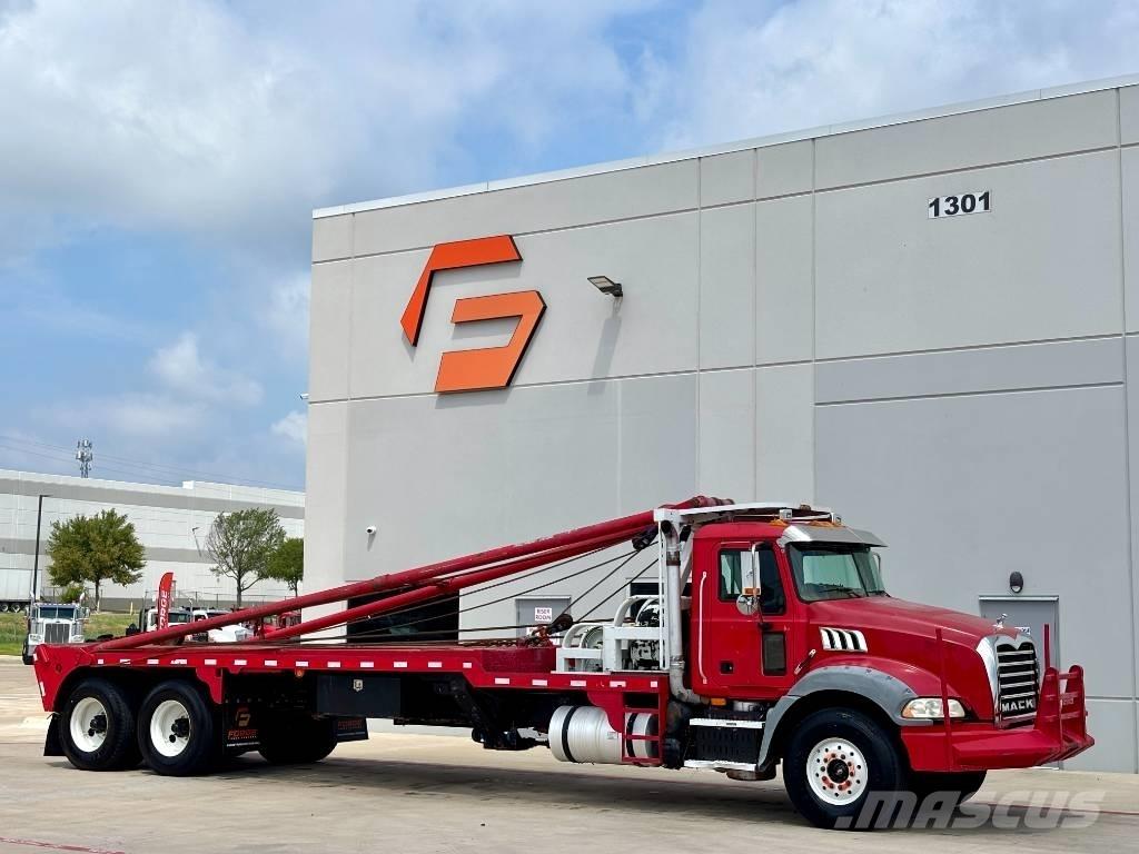 Mack GU813 救援車