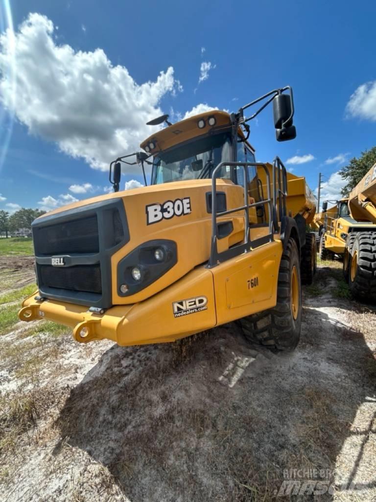 Bell B30E 鉸接式起吊車
