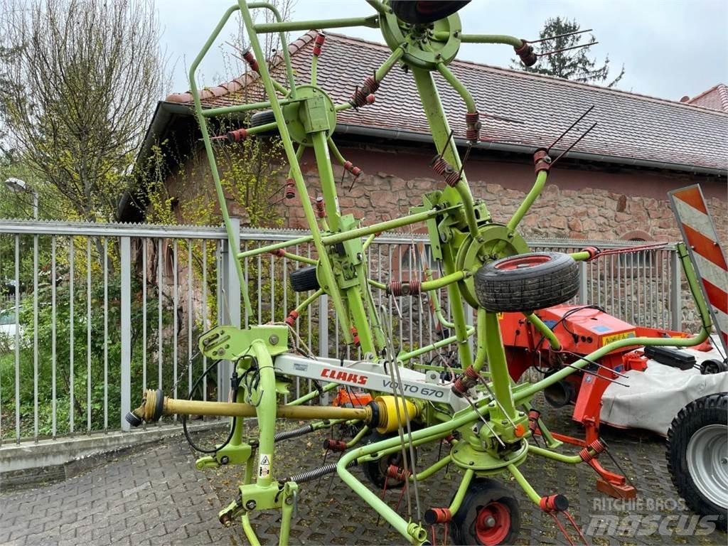 CLAAS Volto 670 耙與翻草機