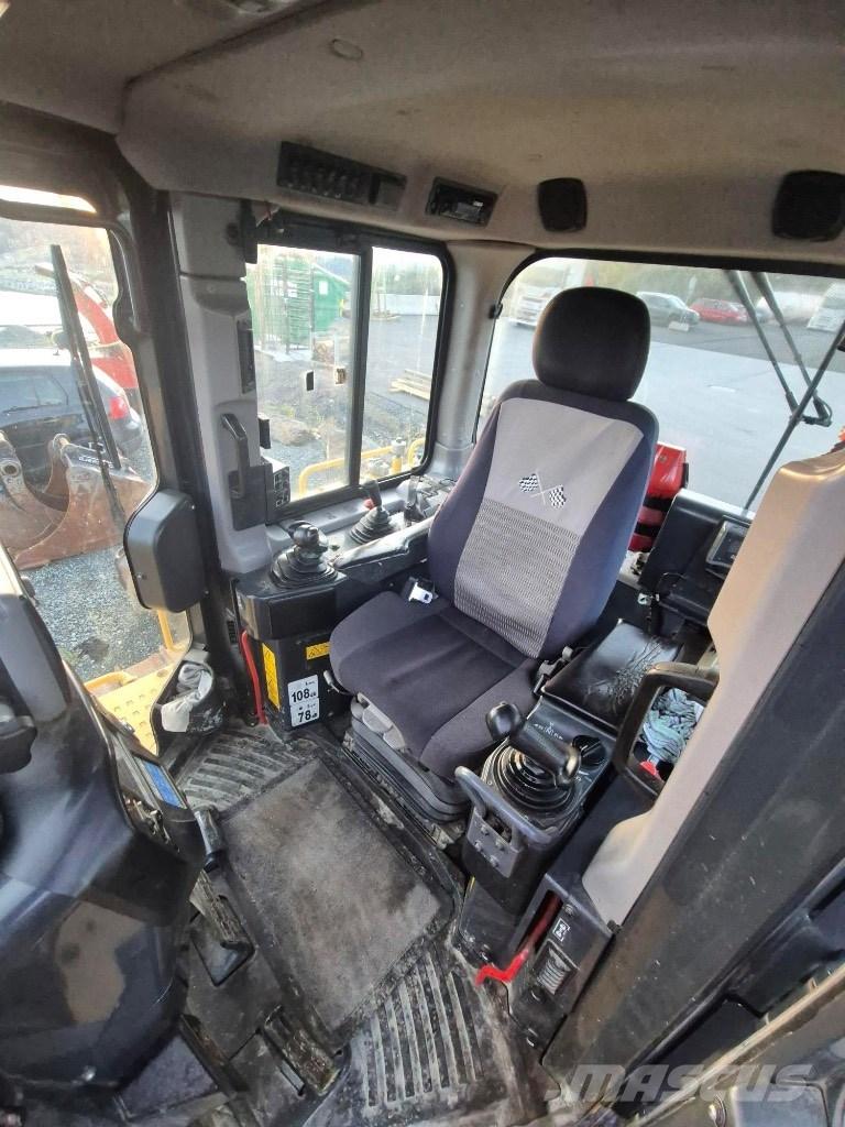 Komatsu D65 pxi 履帶推土機