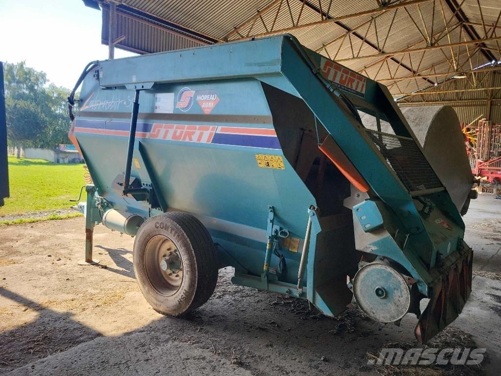 Storti Labrador 9 混合餵料機