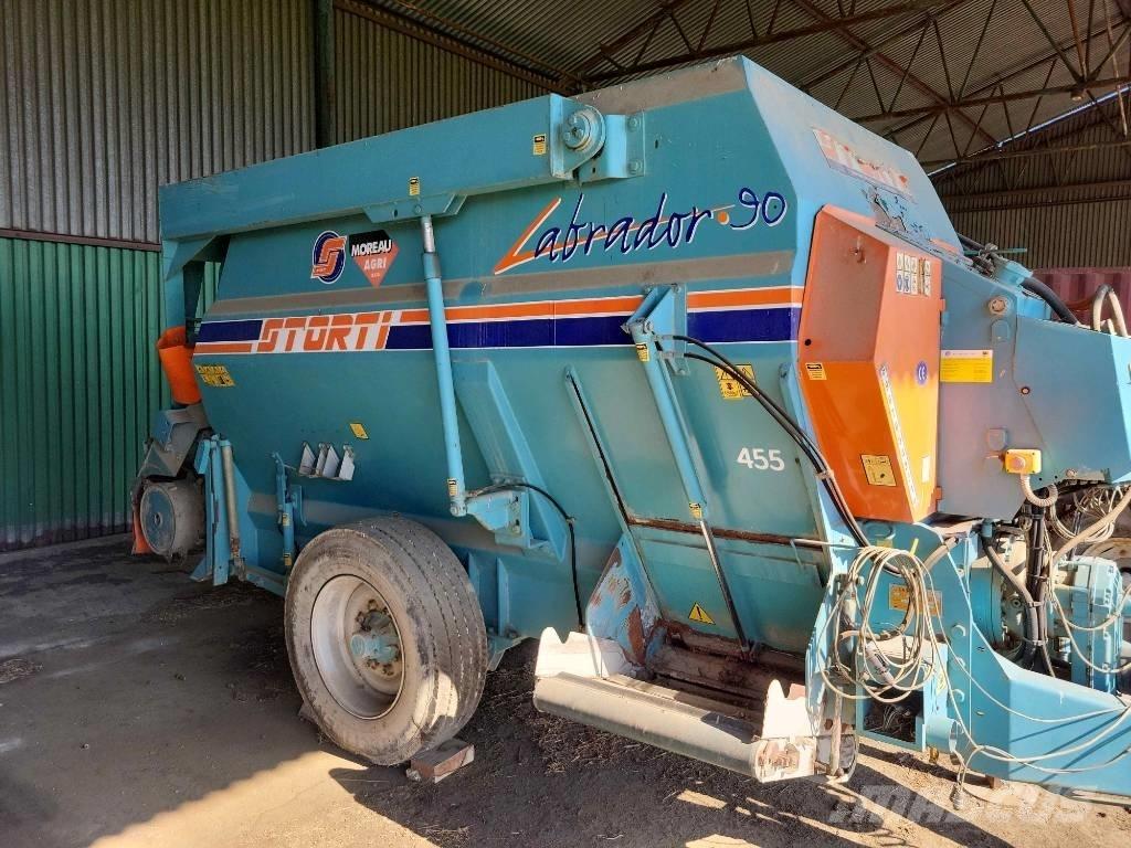 Storti Labrador 9 混合餵料機