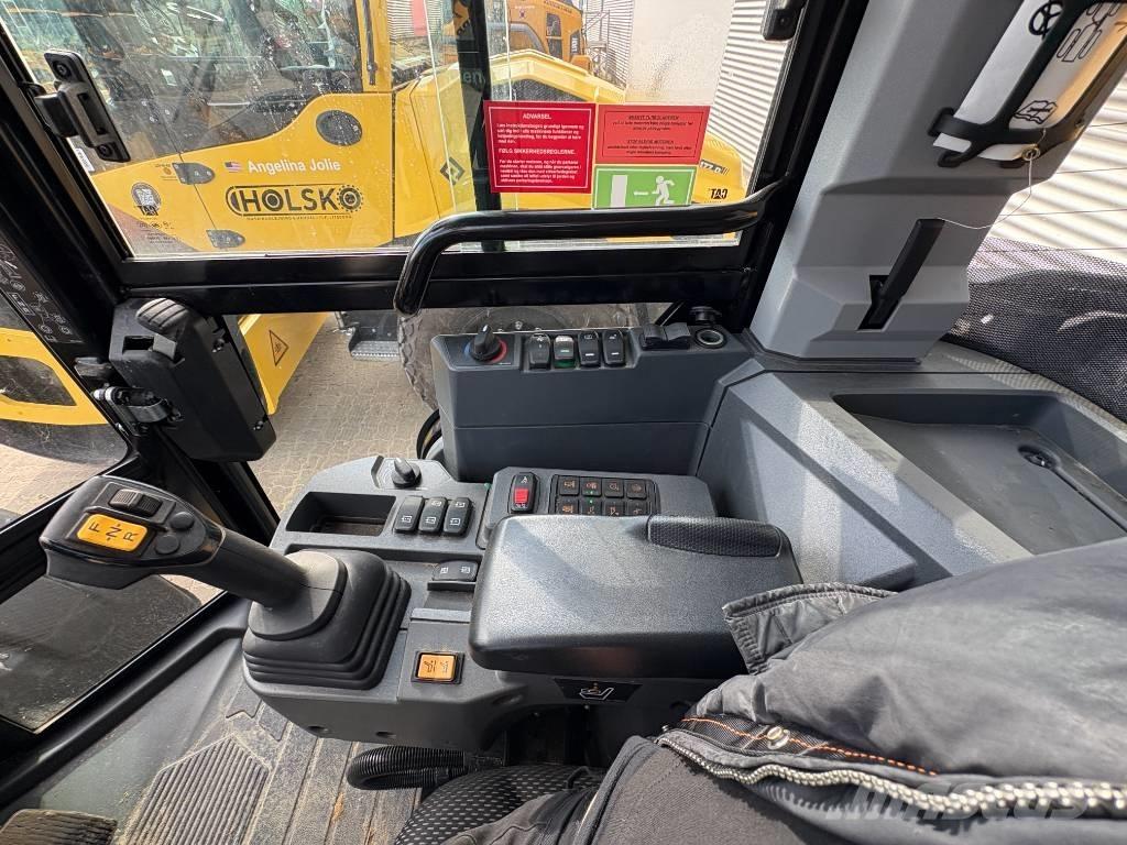 CAT 906 輪胎式裝載機