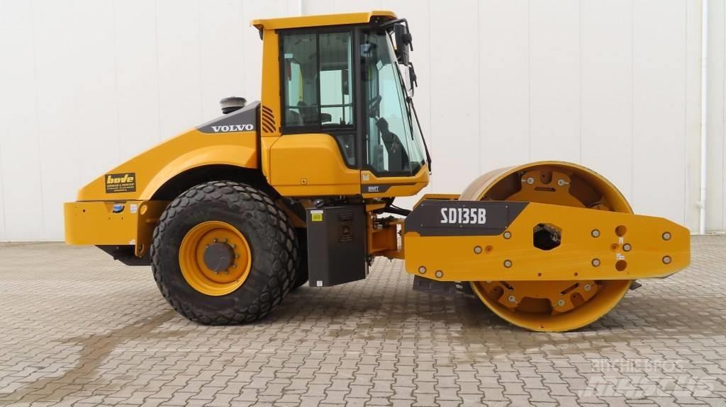 Volvo SD 135 B 單輪滾壓機