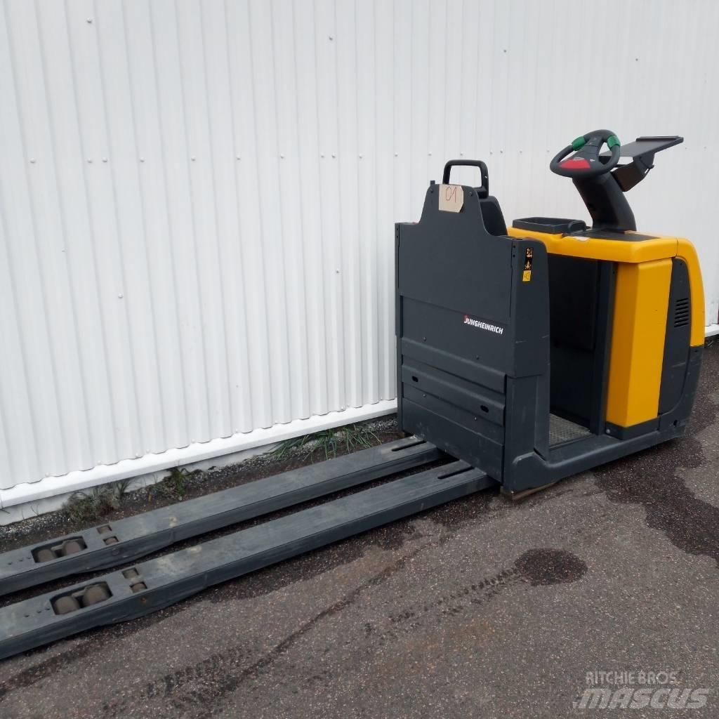 Jungheinrich ECE 225 低架裝載機