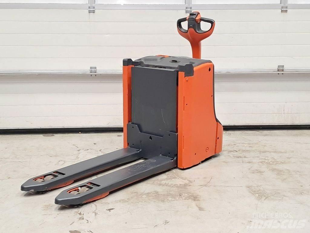 Linde T16L 手拉式油壓拖板車