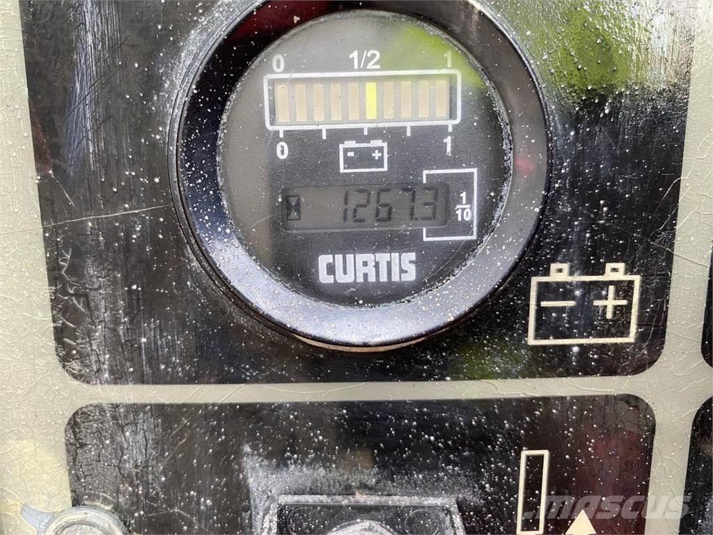 JLG E450AJ 曲臂高空作業車