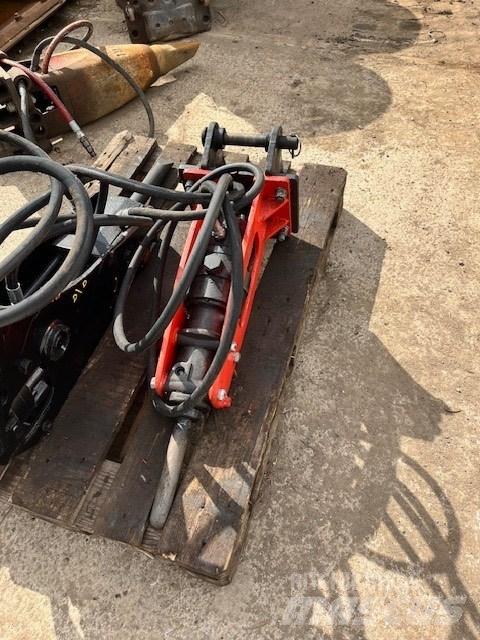 Rammer 111 鐵鎚/碎石機