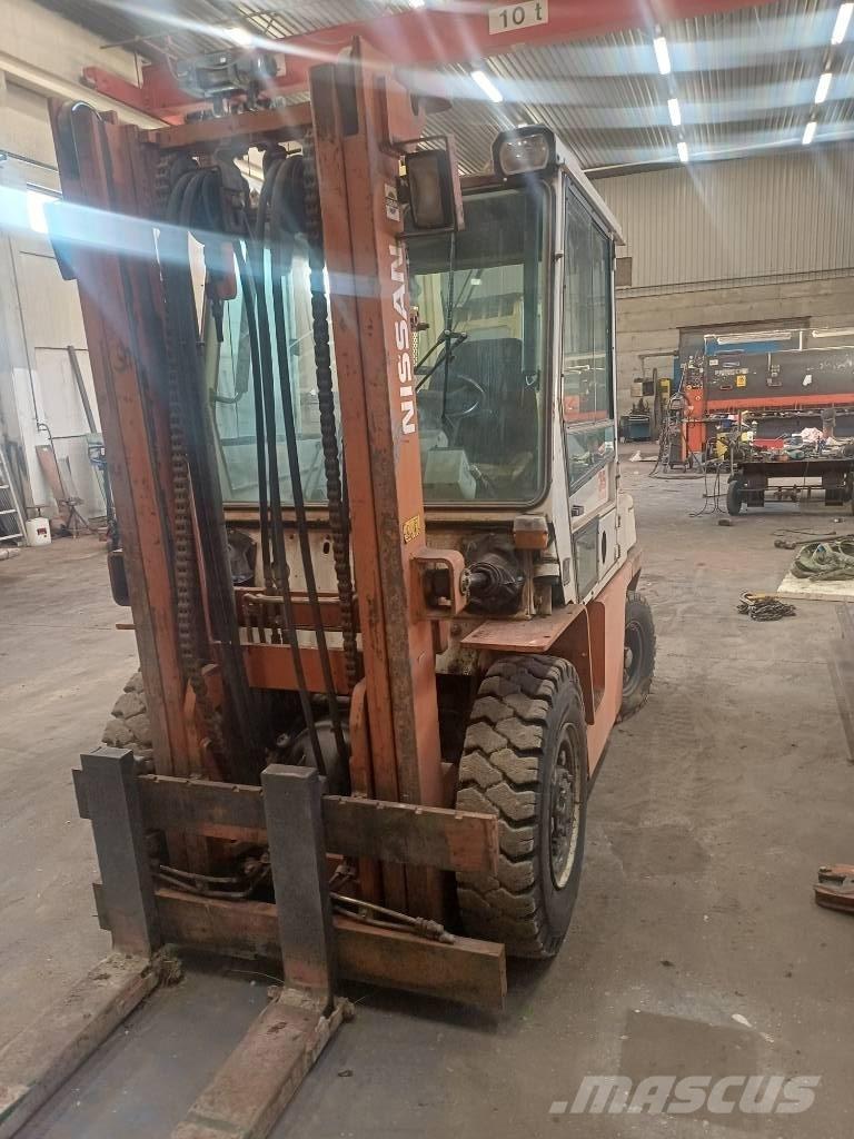 Nissan 33 U 柴油卡車